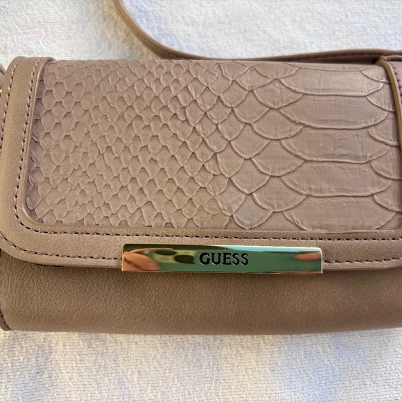 Guess Tan Snakeskin Small Crossbody Purse - Picture 1 of 11